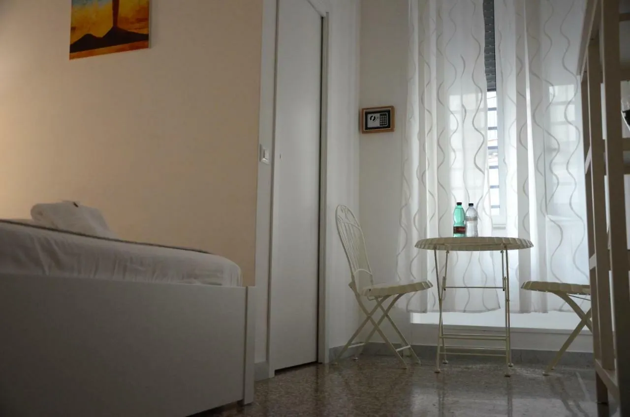 Mellos B&B Naples 3*,